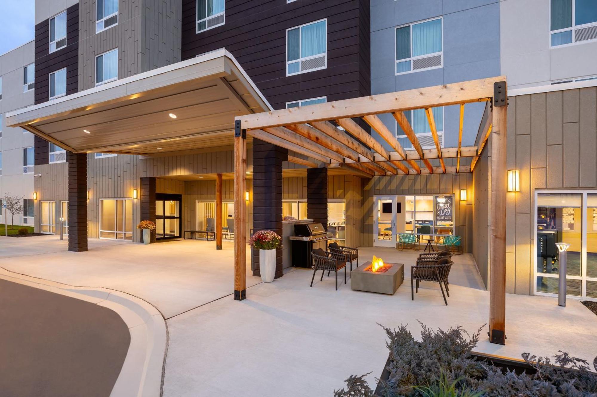 Towneplace Suites By Marriott Iron Mountain Exterior photo